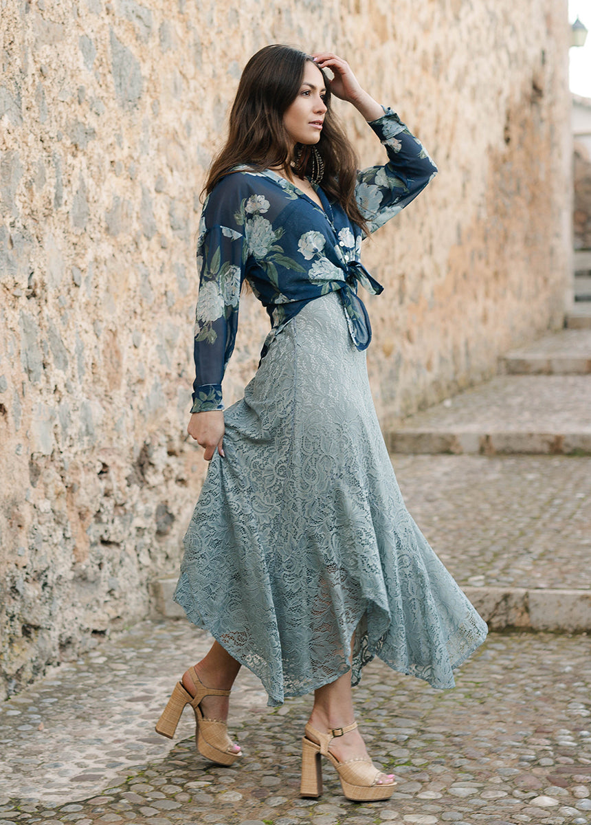 Agnes Top in Large Navy Floral