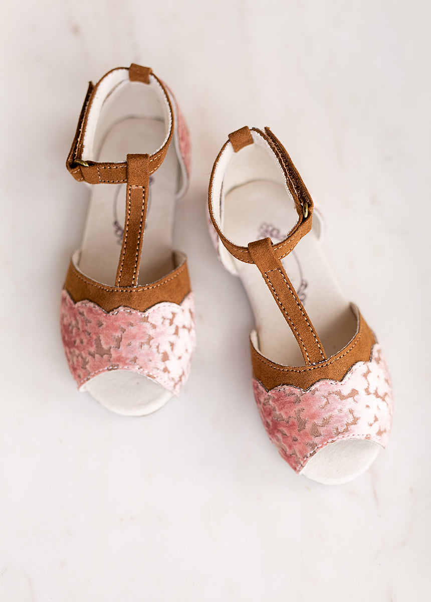 Premium Photo | Fashion female pink sandals shoes ecoleather springsummer  2022